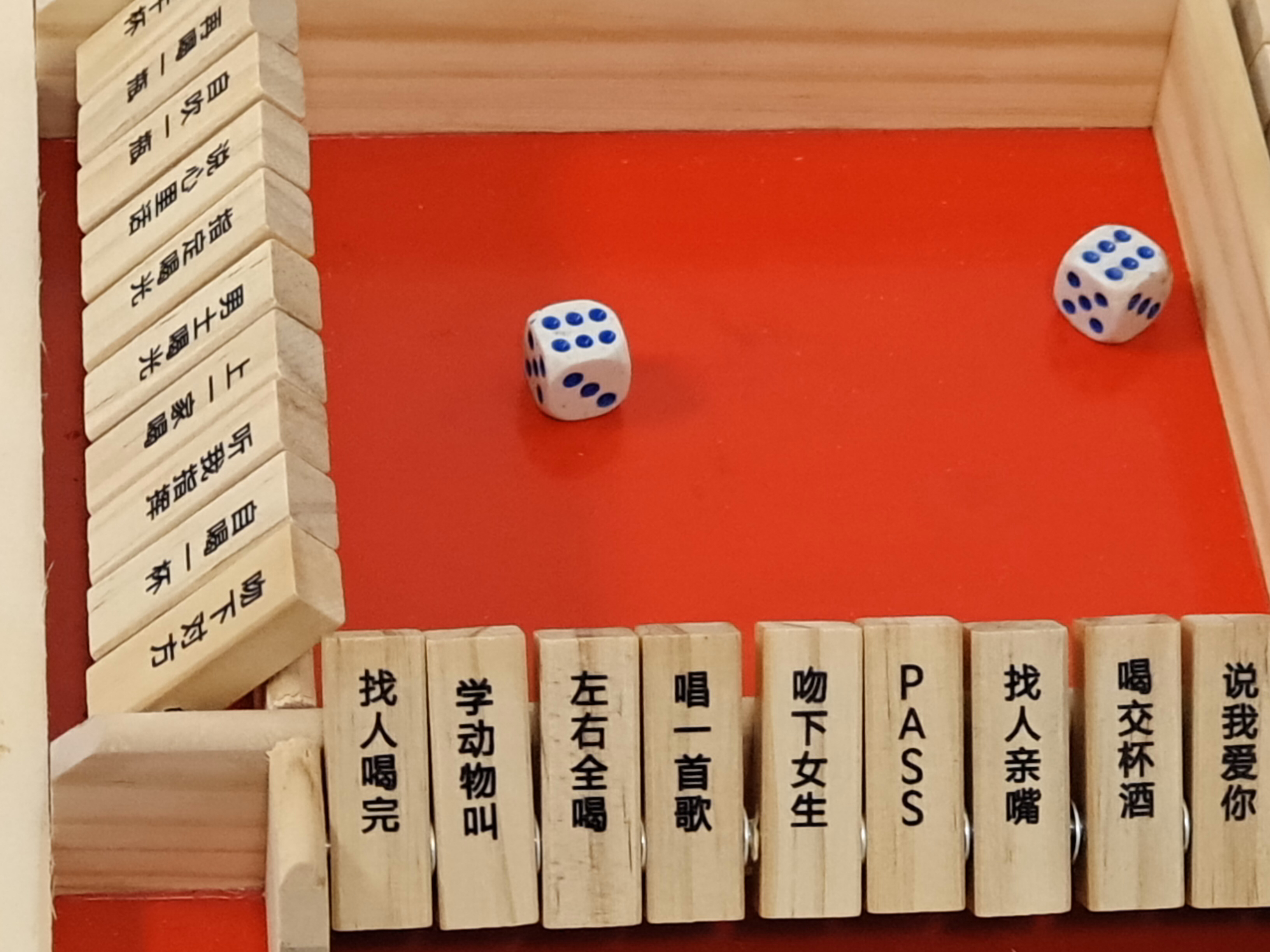 |与朋友喝了一夜仍未尽兴，又跑到便利店买酒继续喝，结果悲剧了！