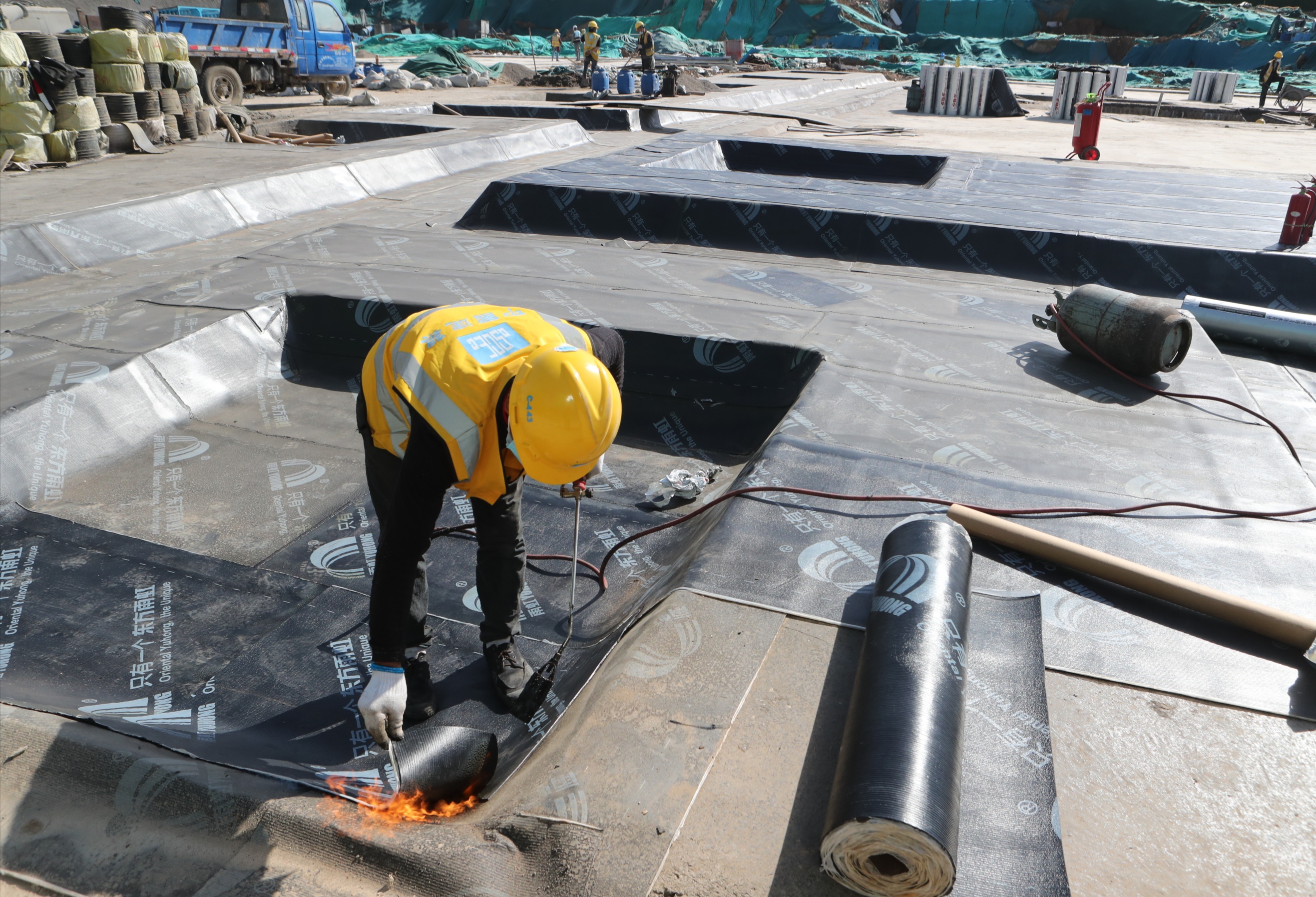 #疫情#【重点工程复工探访】复工率100%!这个建筑工地有啥“战‘疫’宝典”?