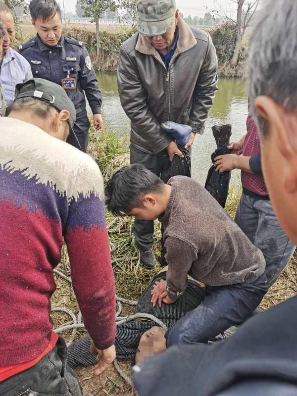 |生死时刻!濮阳一男子不慎落水 民警纵身跳入河中