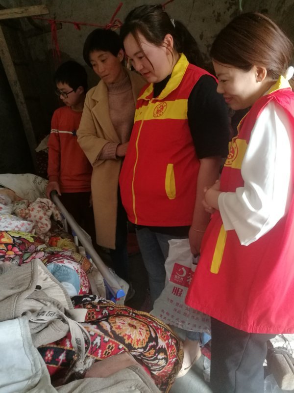 家庭遭变故男孩无所适从 周口“爱心妈妈”结对帮扶