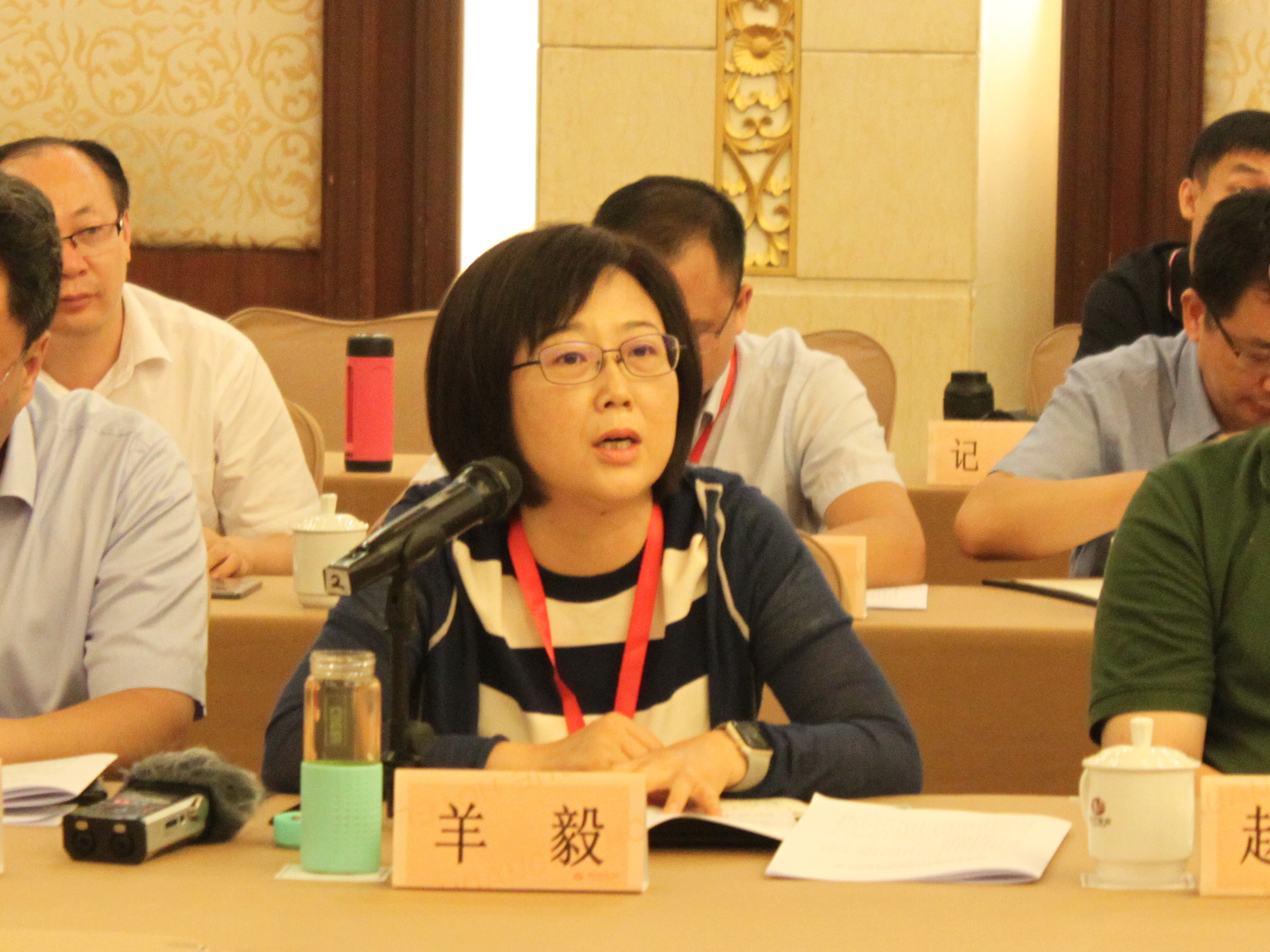 驻豫全国人大代表赴郑调研--打造河南本土阿里