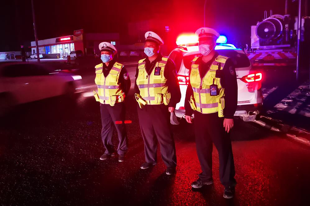 【交通】中牟交警周末夜查，23名“酒迷瞪”被查处