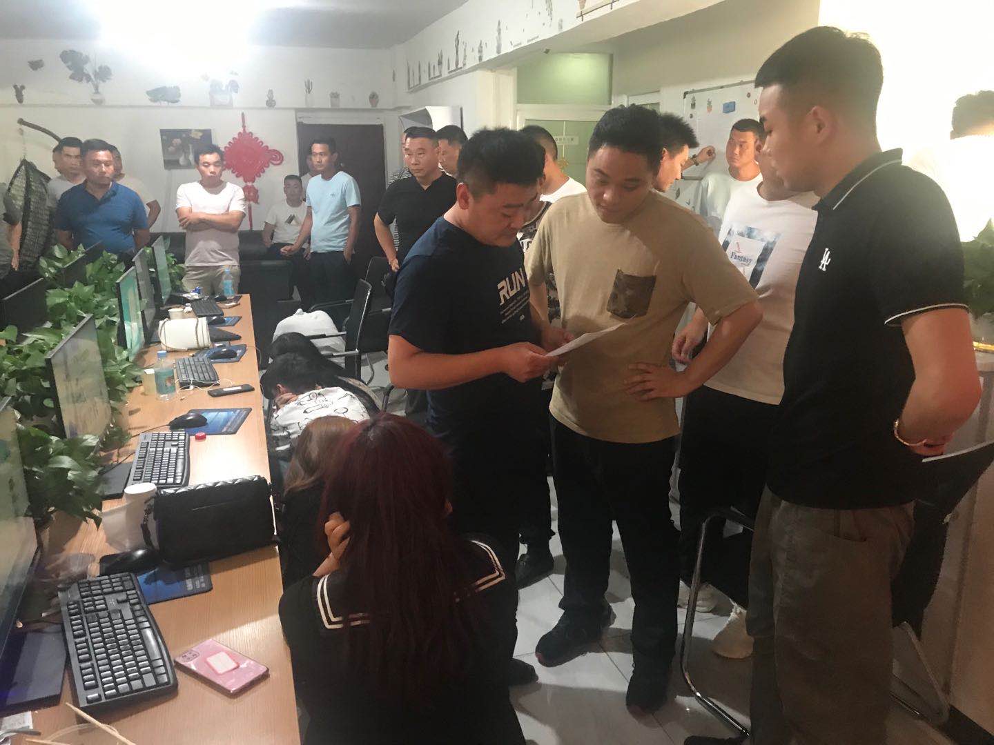 美女蛇专挑男性进行诈骗！19名“美女蛇”落网