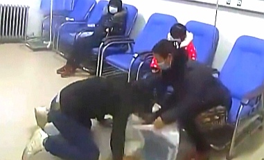 漯河■漯河男子醉驾撞人让妻子顶包，交警一句话吓得跪地叩饶