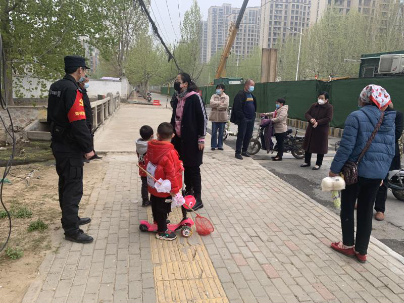 法制：暖心！3岁幼童找不到妈妈路边大哭，幸亏遇到他们