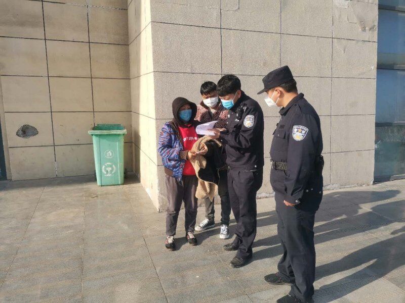 『』“无声”的求助！聋哑人想去广州务工，民警纸笔交流排忧解难