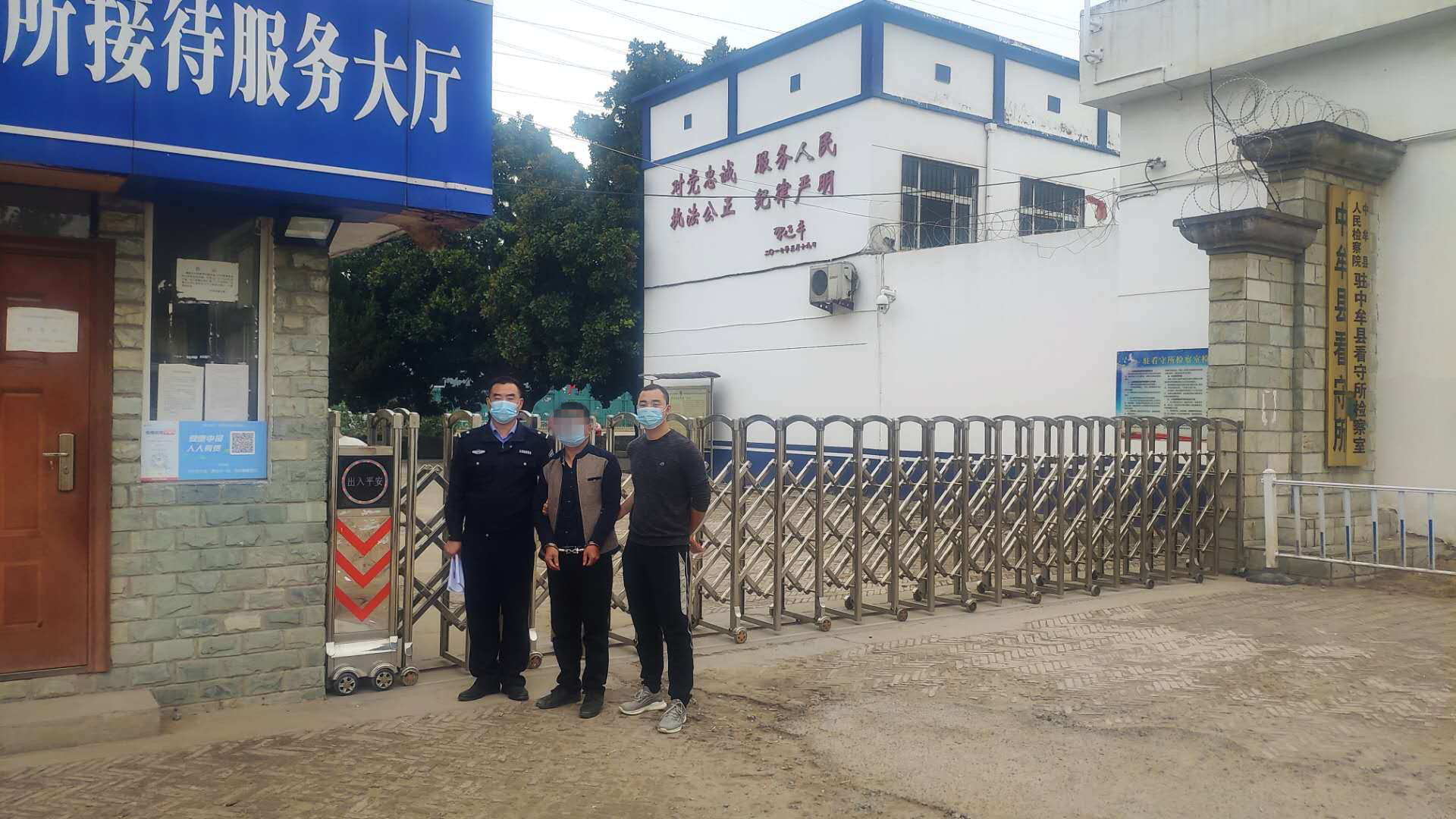 |男子一个月狂偷12辆拖拉机，他想干什么?