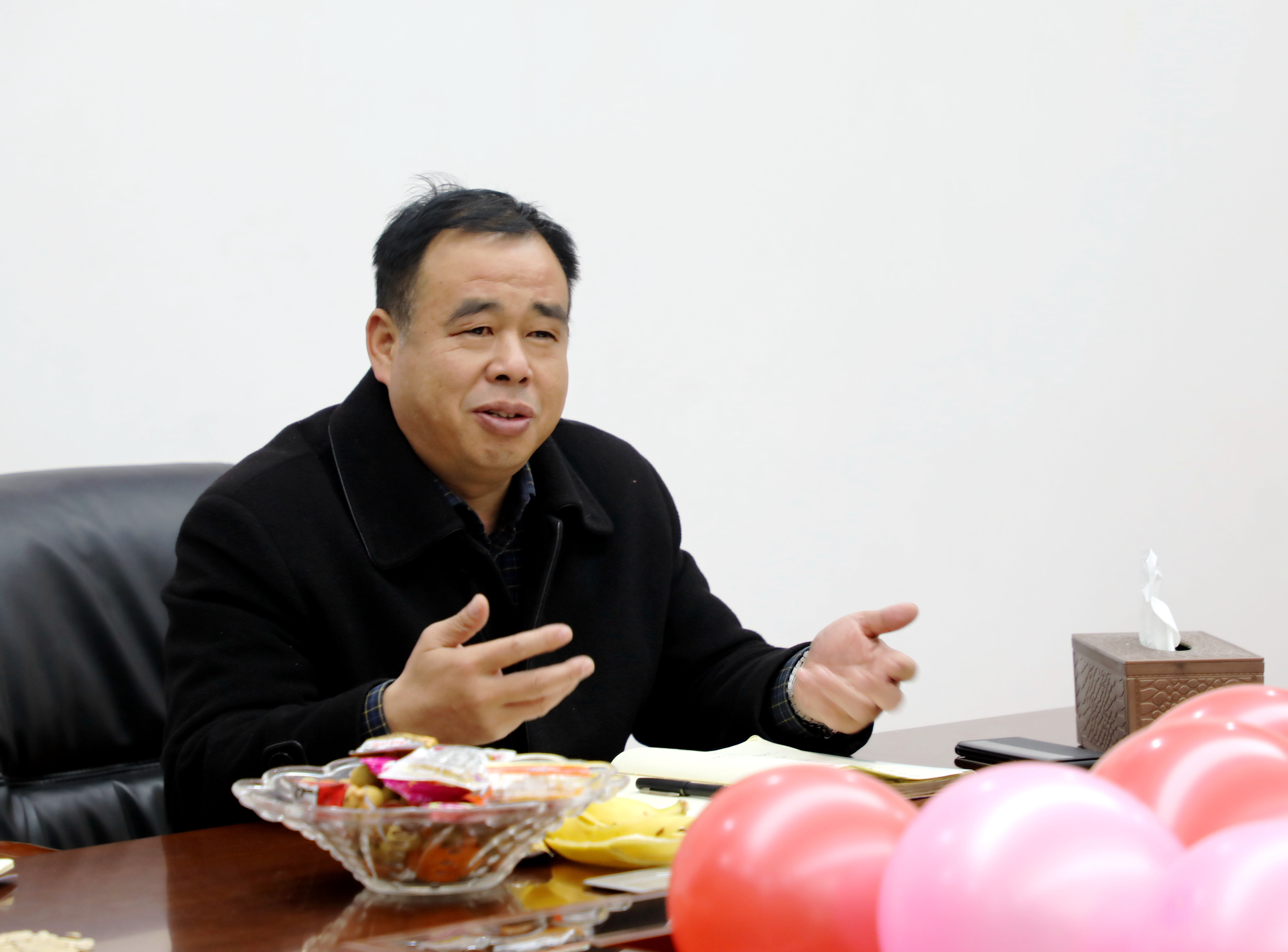 张校长对新老师提出殷切期望