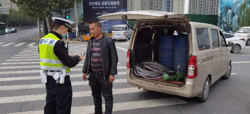 |猜猜这辆6座车拉了多少人？除此之外，还有比它更敢“装”的！