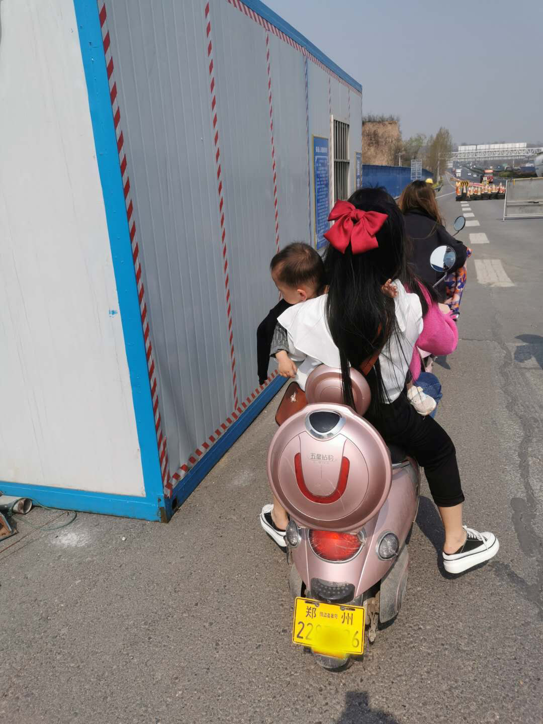 #骑行#骑电动车带娃赏樱花，高速上跑了5公里却找不到出口