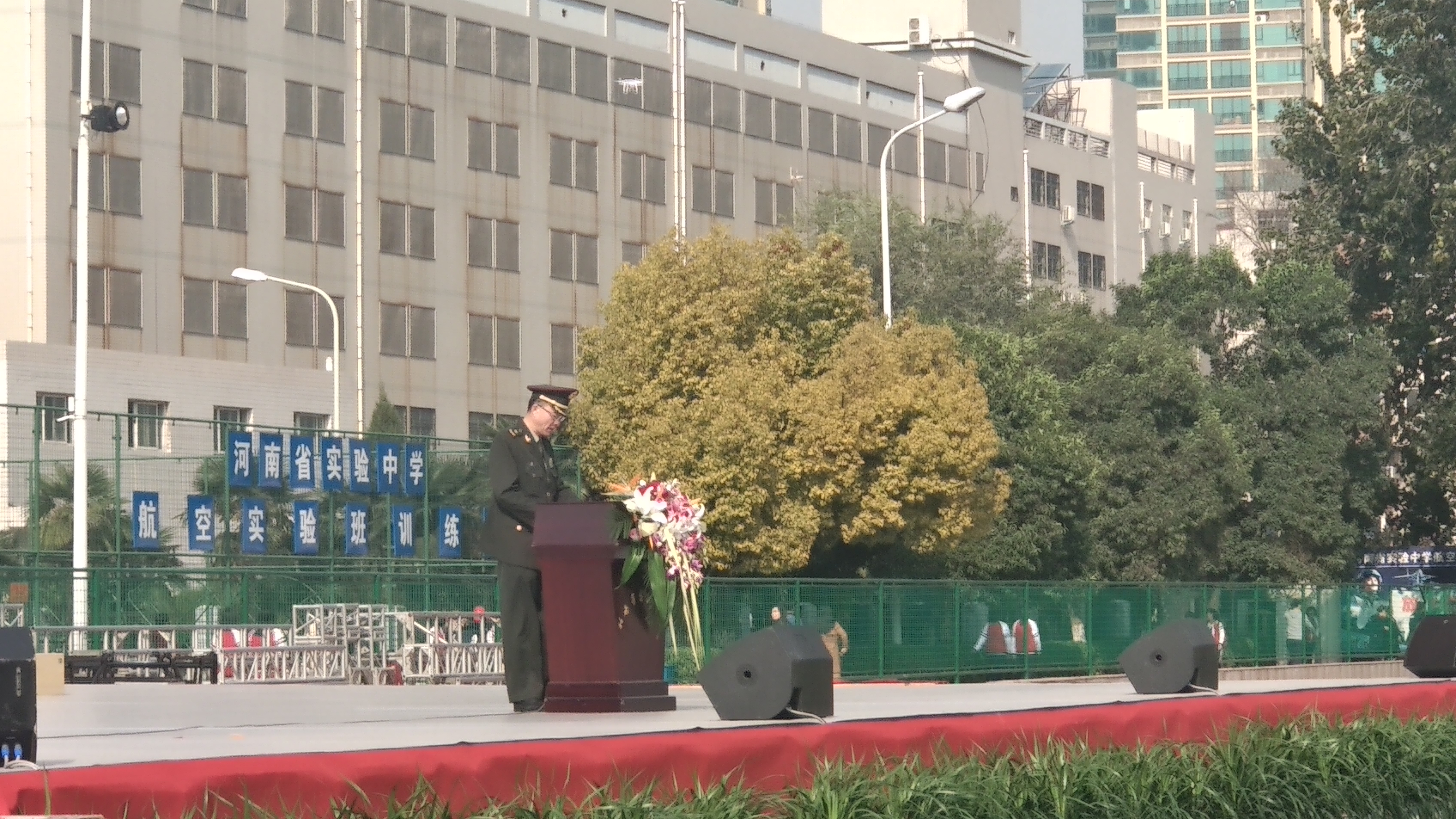 河南省实验中学60周年校庆_校友纪念徽章合影_河南省实验中学网站