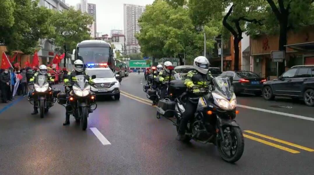 [医疗]河南第11批支援湖北医疗队今日凯旋！武汉人民夹道欢送