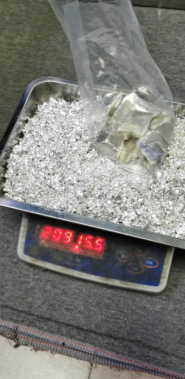 银制品厂30多斤银粉和一名员工，一同“失踪”