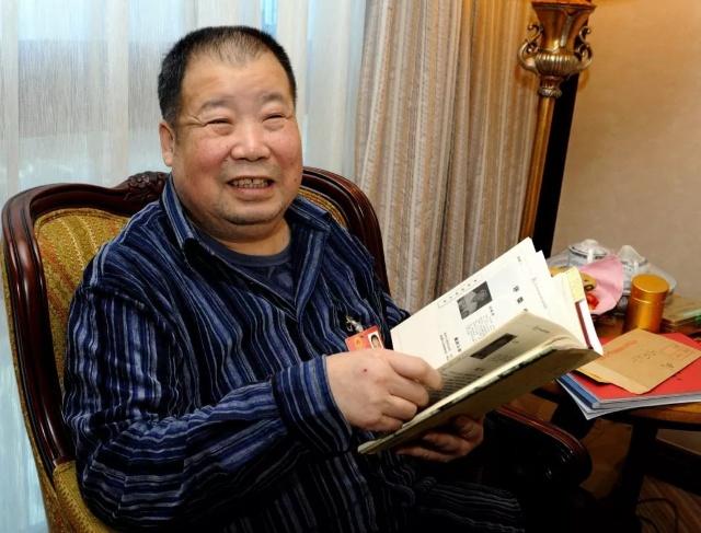 2018年12月15日凌晨,著名作家二月河(原名凌解放)病逝,享年73岁