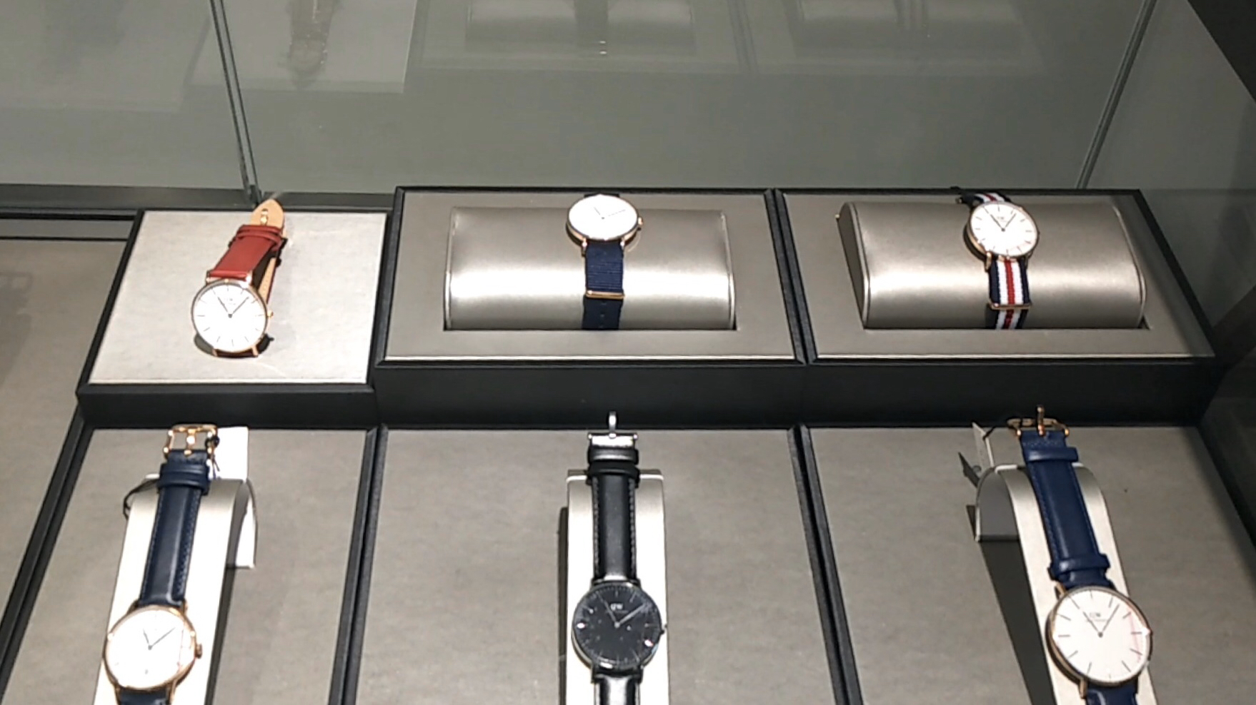 奢侈品|奢侈品回收店夜间不锁门，咋回事?