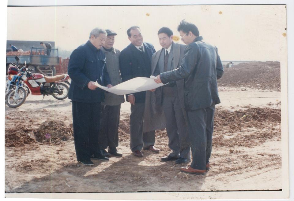 1995年开始在马寨征地建楼