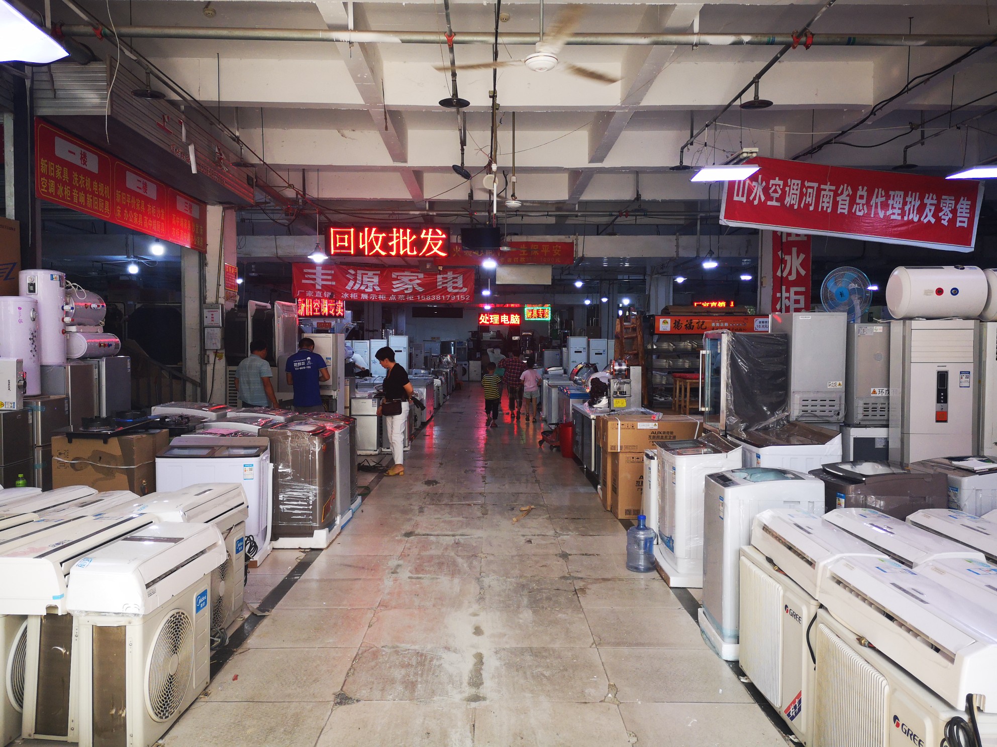 郑州新华家电家具广场换了几任老板，50家商户押金打水漂？