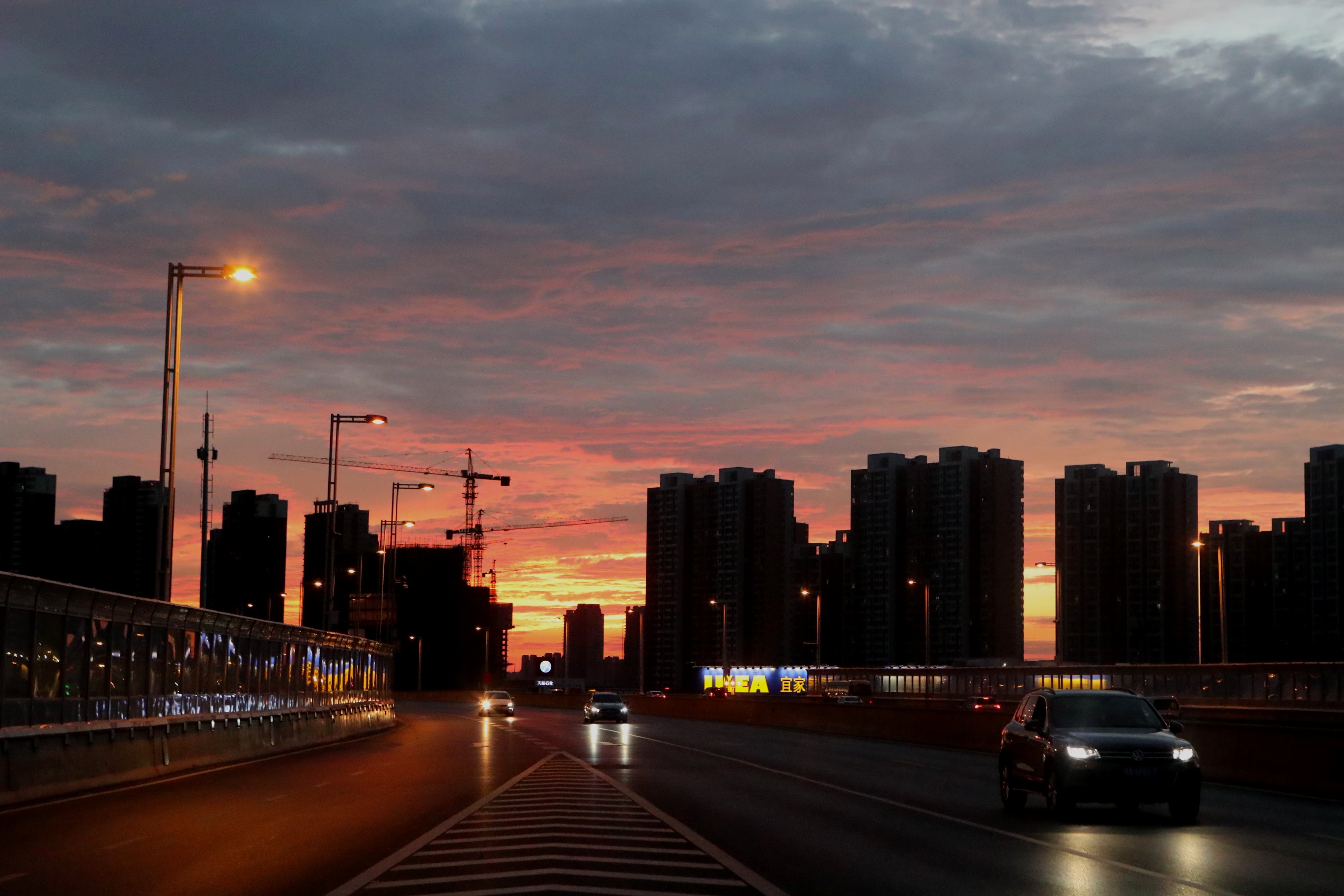 火烧云|火烧云再现郑州你看到了吗？ 阵雨、雷阵雨这两天依然“在线”