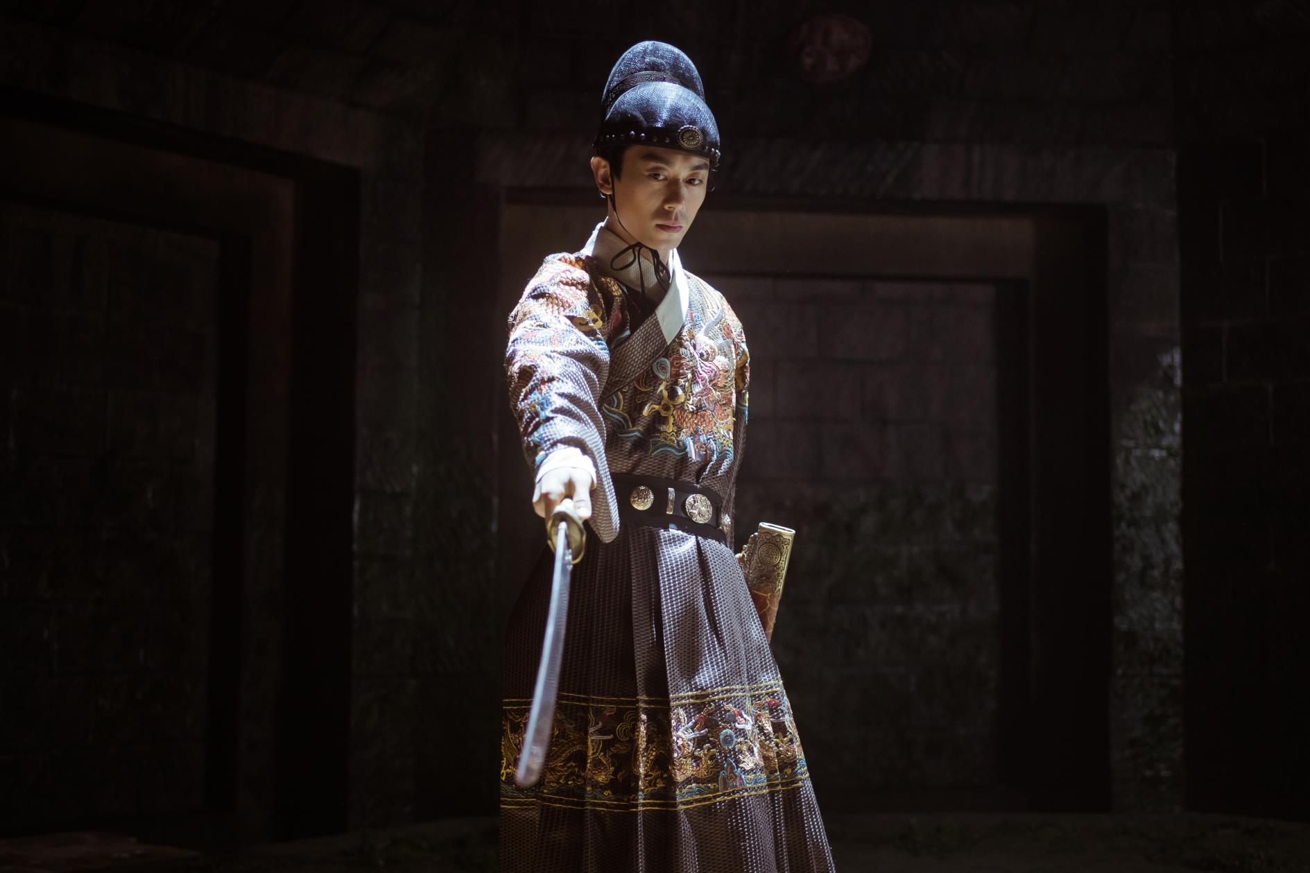 朱亚文回应《大明风华》"东厂气质"造型:这是人物身上的保护色-大河报