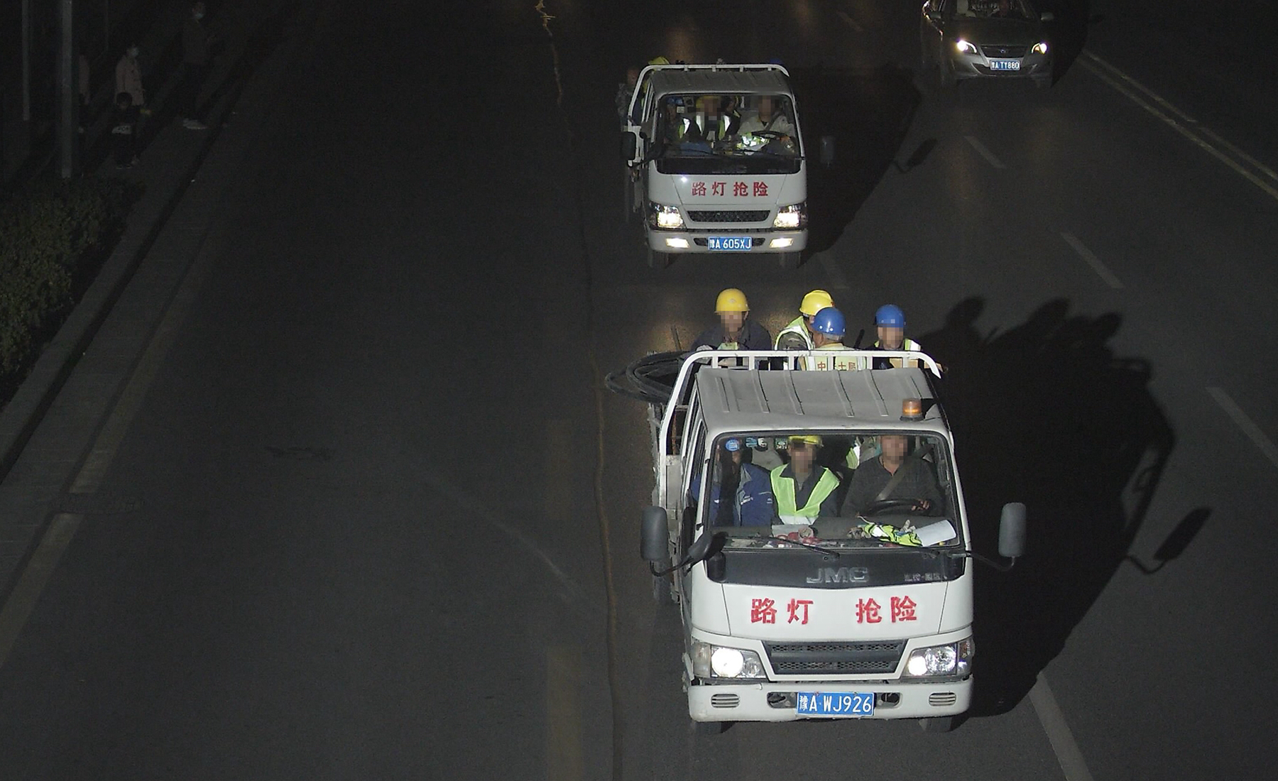 |货运车辆屡屡违法载客，这家公司被交警曝光处罚