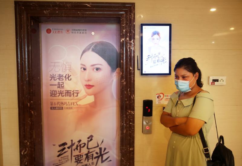 医疗|女子鼻部整形术后鼻孔一大一小？美容医院：鼻孔轻度不对称属正常反应