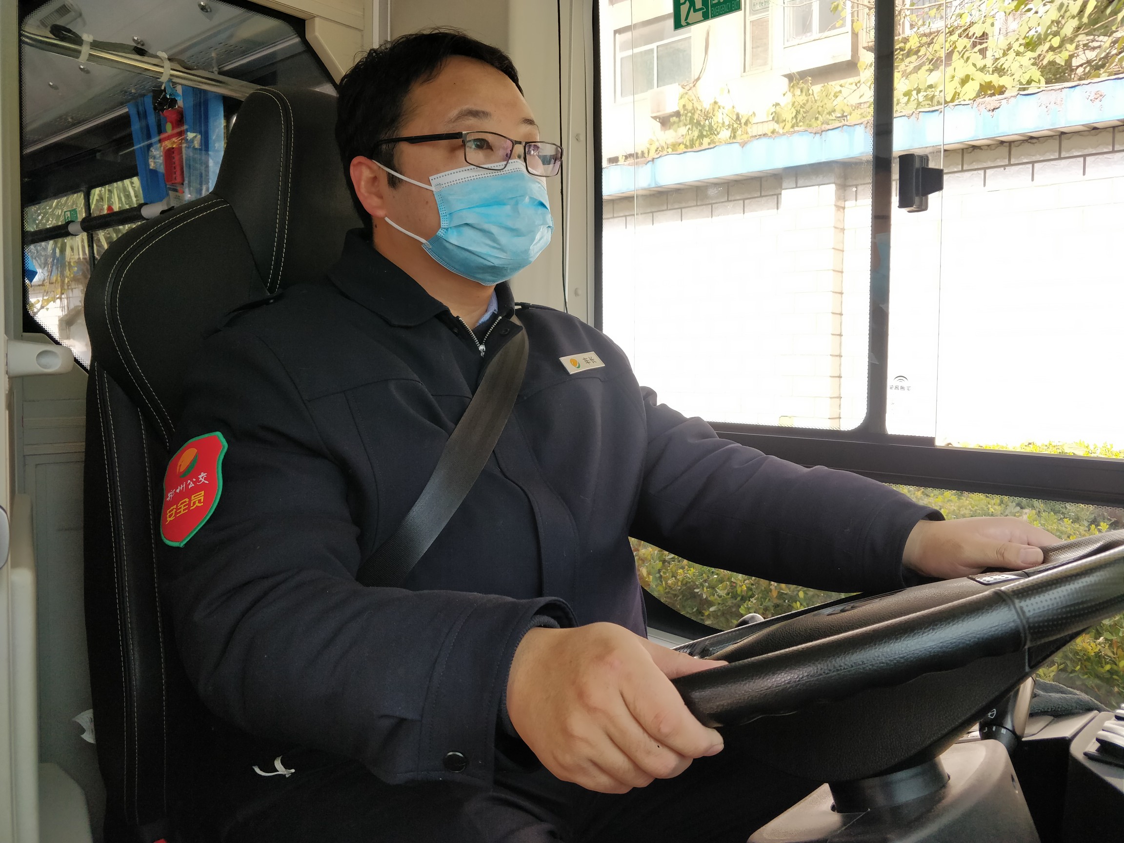 网络中国节春节丨春节我在岗郑州这位公交车长21个春节在岗护航乘客