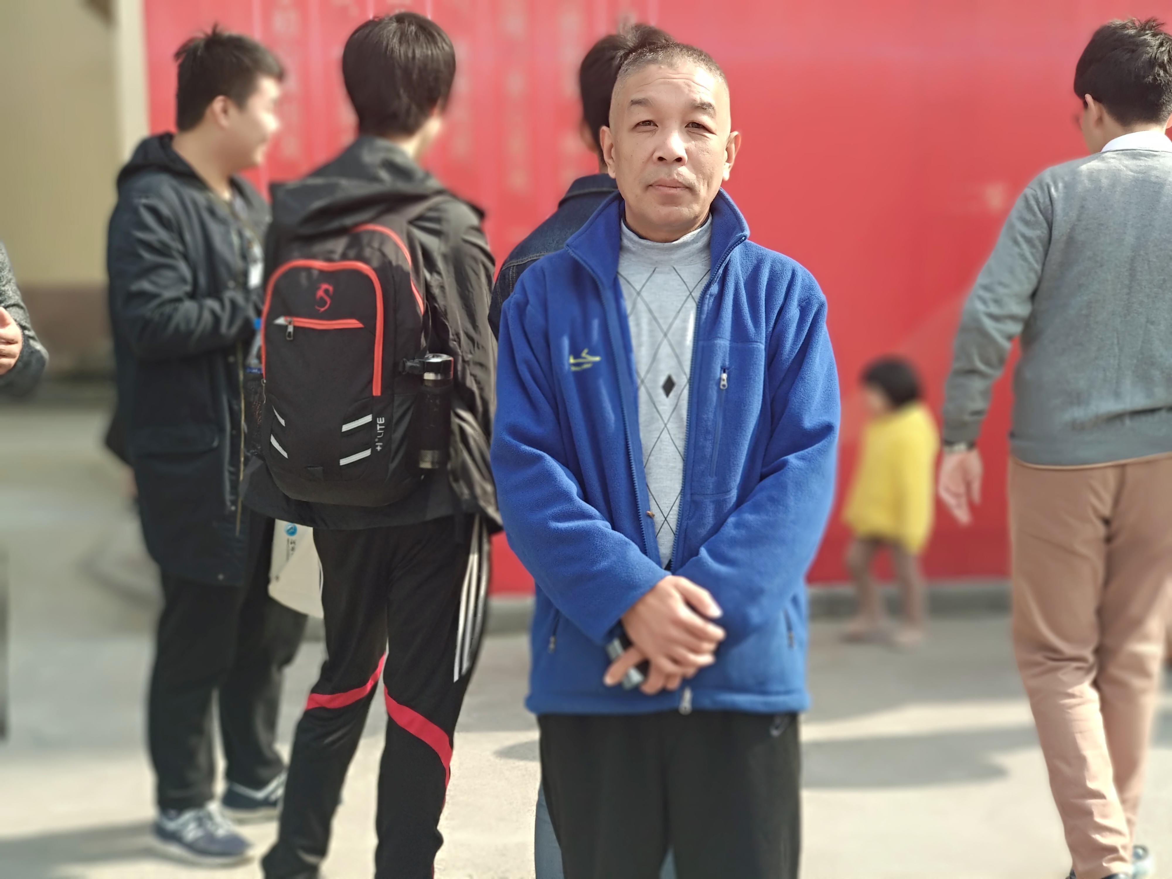 校友纪念徽章合影_河南省实验中学网站_河南省实验中学60周年校庆