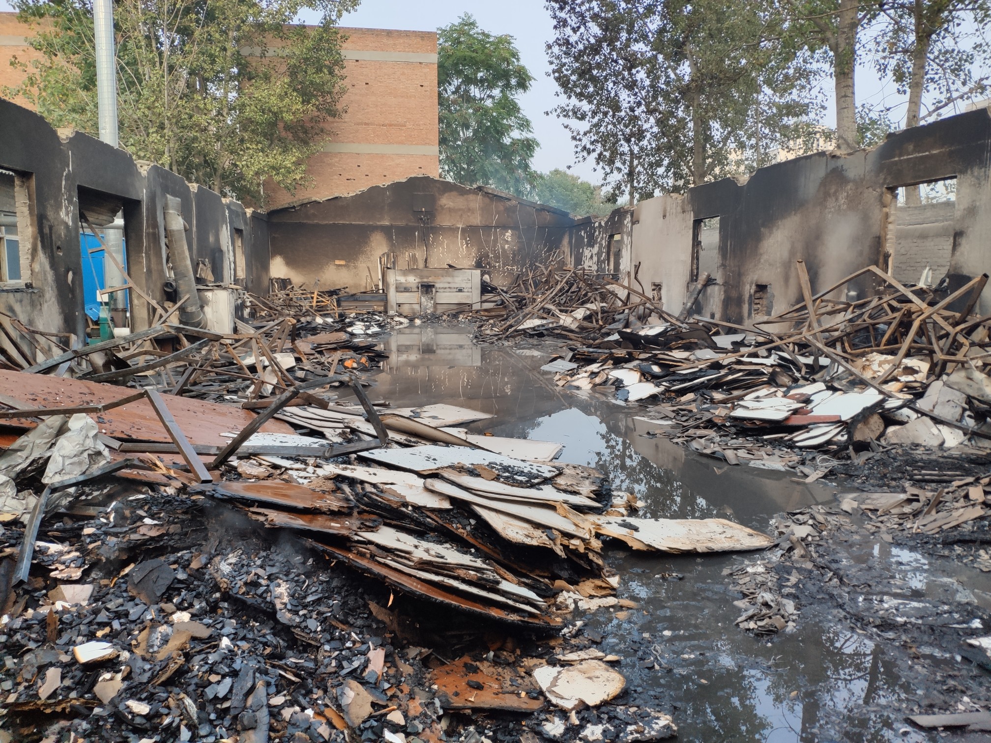 家具厂|工人疏忽遗留火种 烧掉一个家具厂