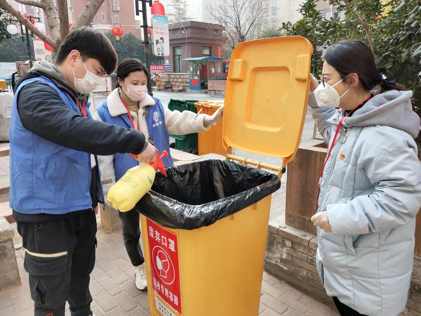 疫情防控期间,市民口罩的用量激增,对于专业搞生活垃圾分类的郑州市