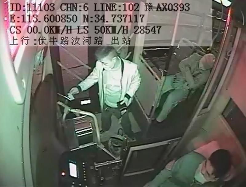 |郑州公交乘客：一元钱的执拗！