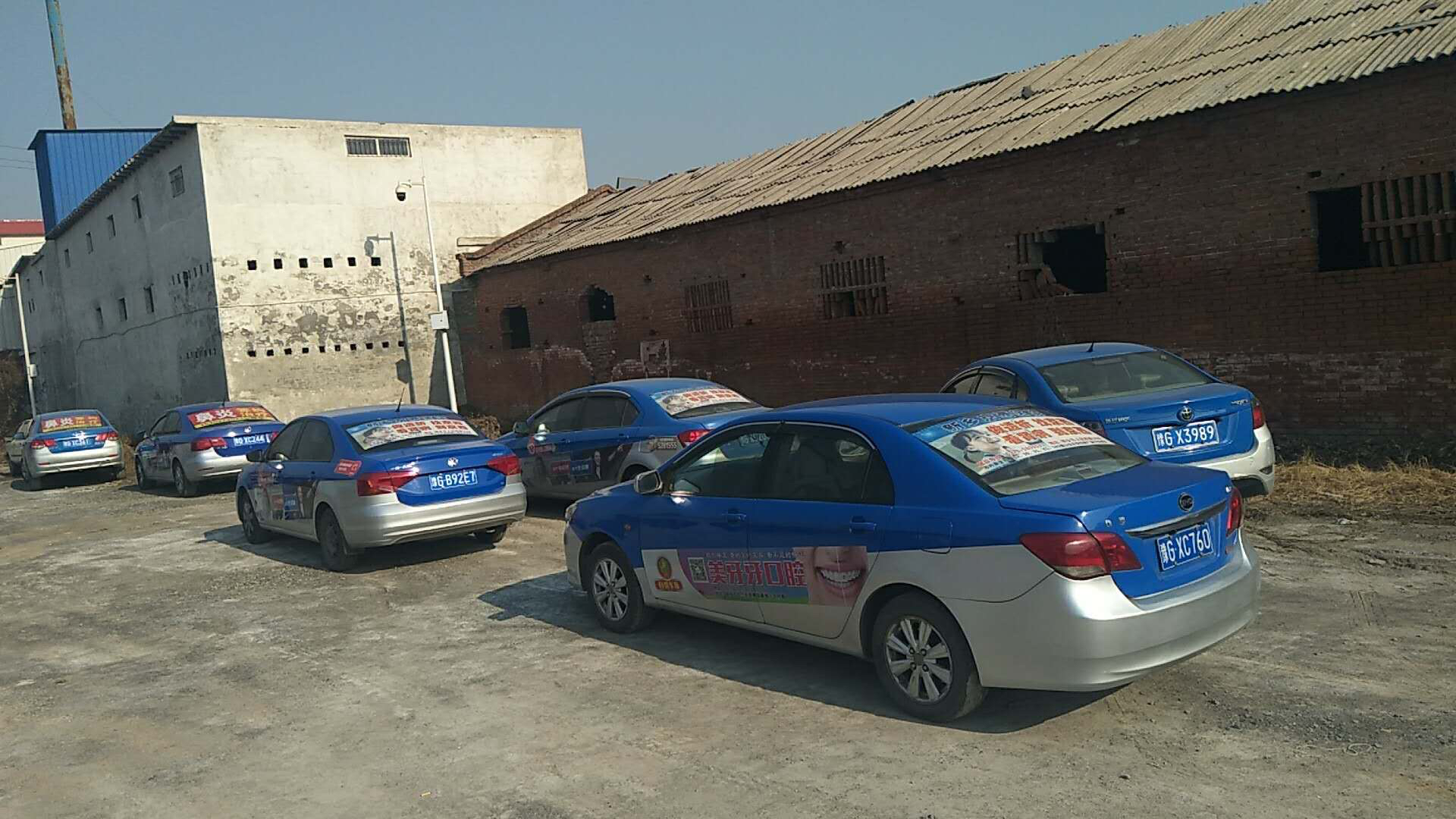 未按规定使用计价器,道外拉客,拒载等违规营运出租车400余台次,取缔