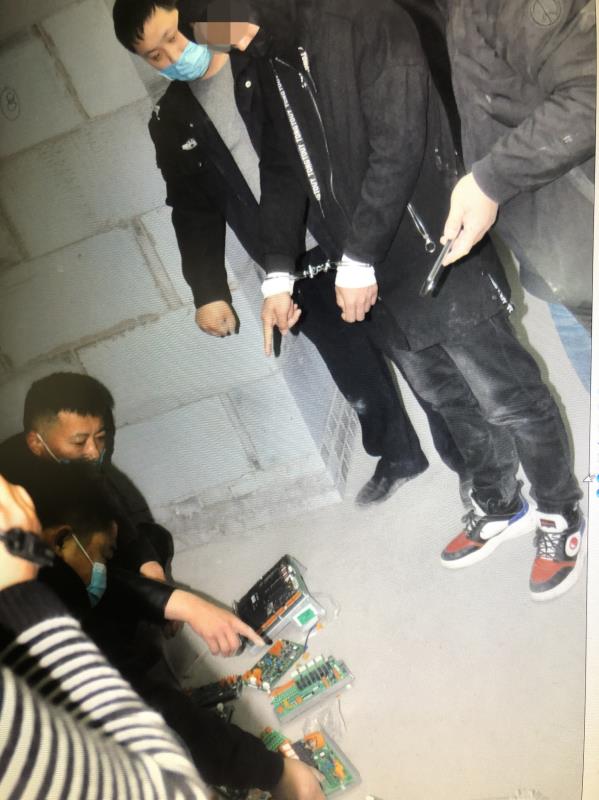 「电脑」19块电梯电脑主板“不翼而飞” 民警调查背后原因竟是……