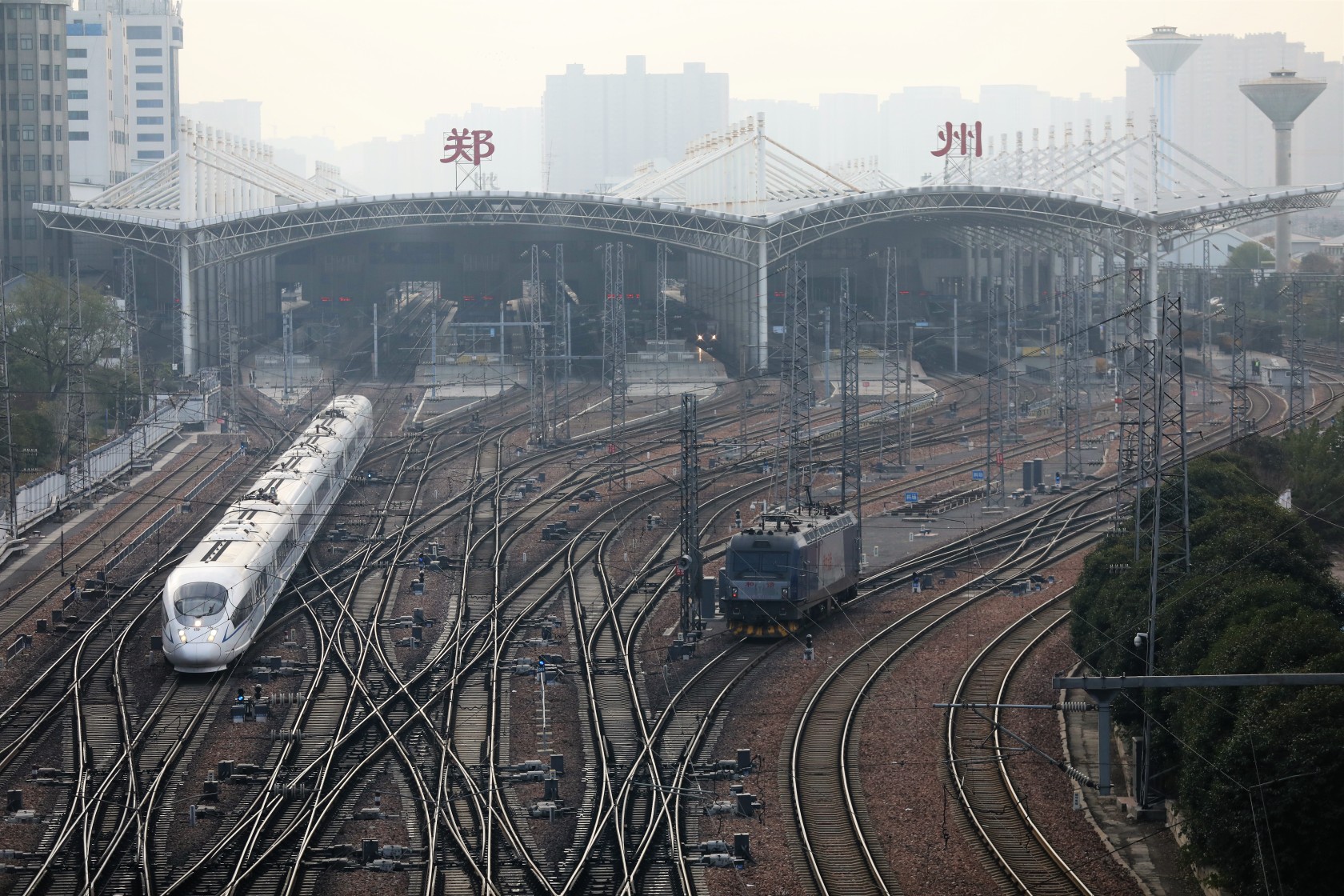 将铁路交通资源优势和濮阳杂技之乡文化资源优势有机结合,打造以杂技