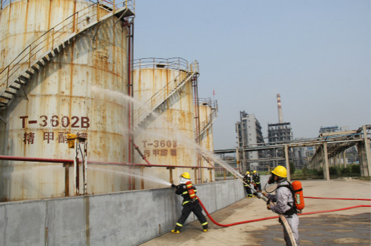 义马市举行模拟甲醇泄漏燃烧事故应急演练