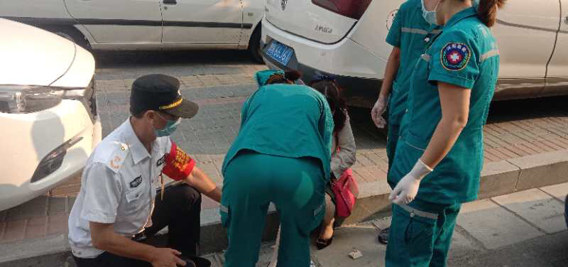 法制|开车门惹祸，骑车女子被撞倒后摔得头破血流