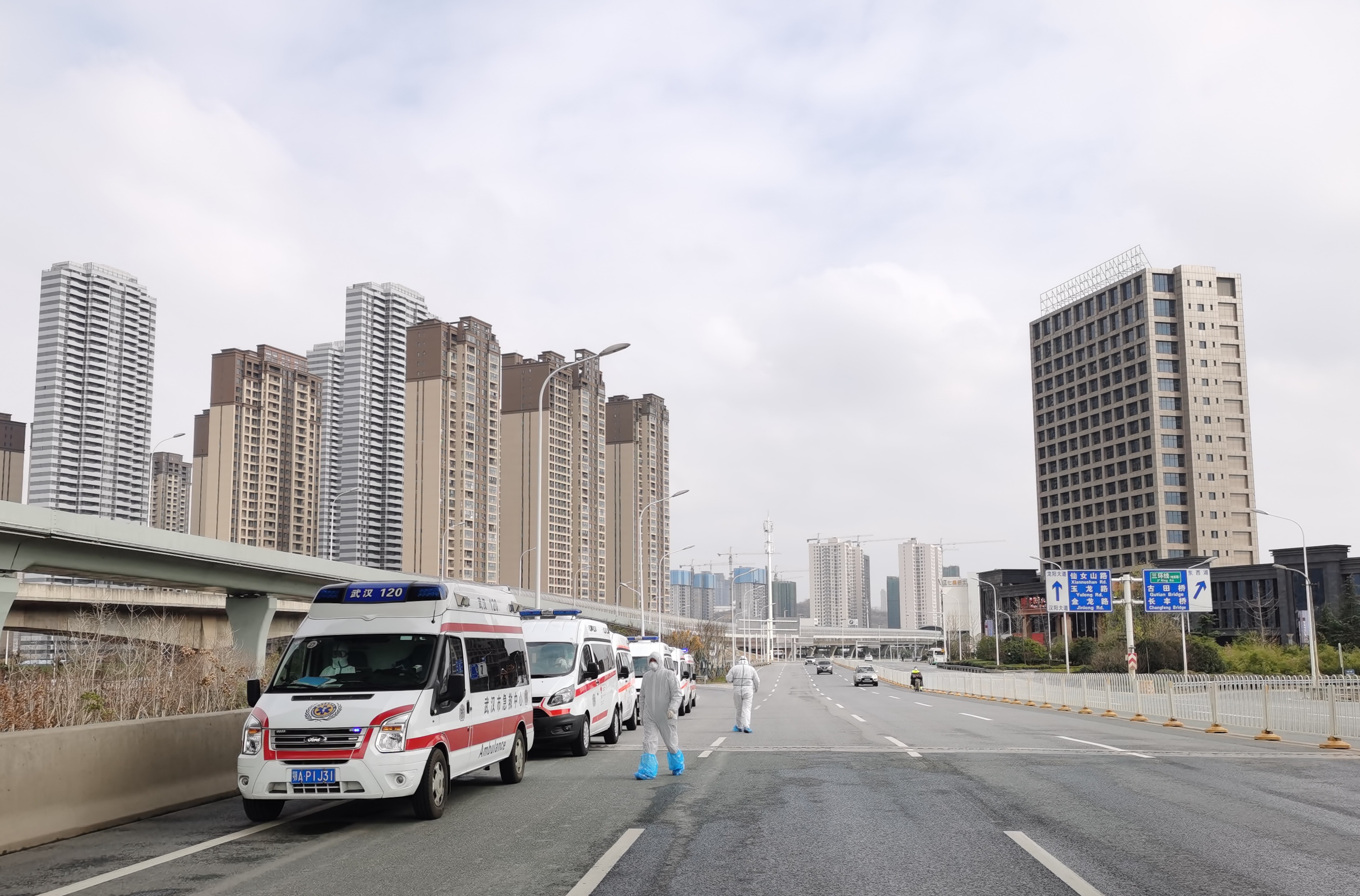 组图武汉封城第17天街头慢慢热闹起来