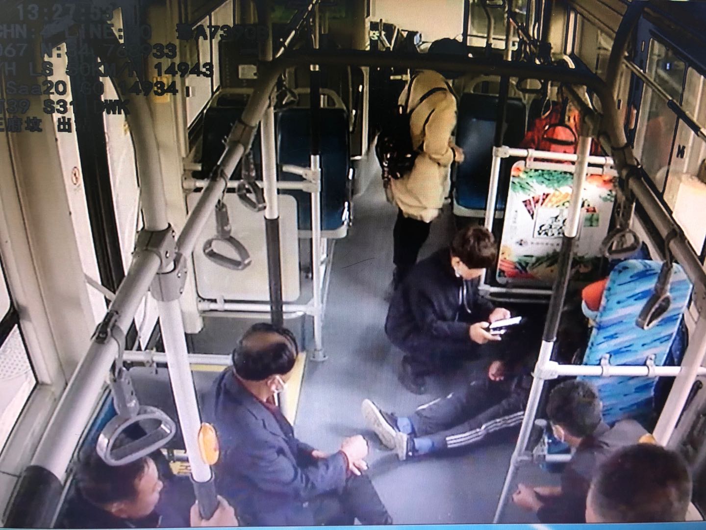 |老人独自出门随身携带便捷联络卡有必要吗？郑州一老人遇紧急情况后联系家人却未果