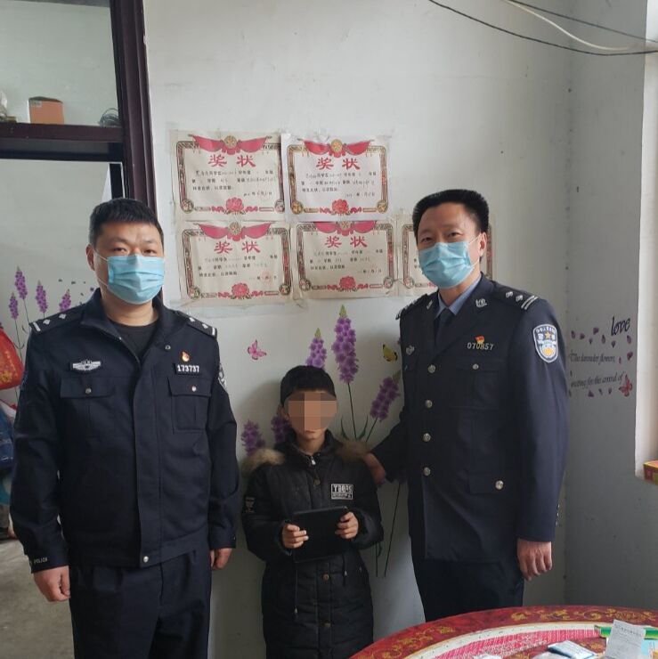 『蹭网』再也不用“蹭网”学习了！帮扶之下，贫困少年解决上课难题