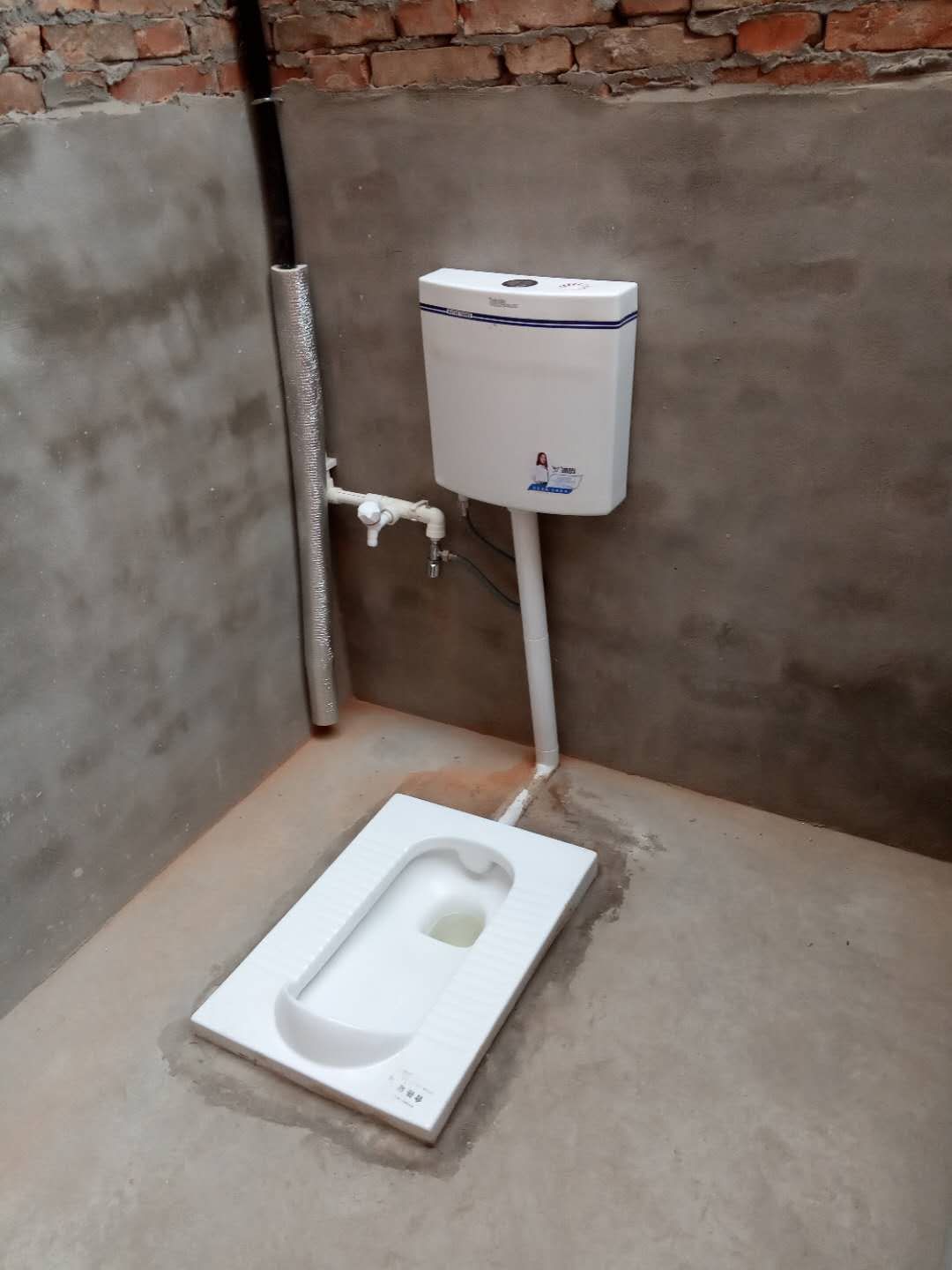 努力营造"人人参与厕所革命,户户都有卫生厕所"的良好氛围,从思想上和