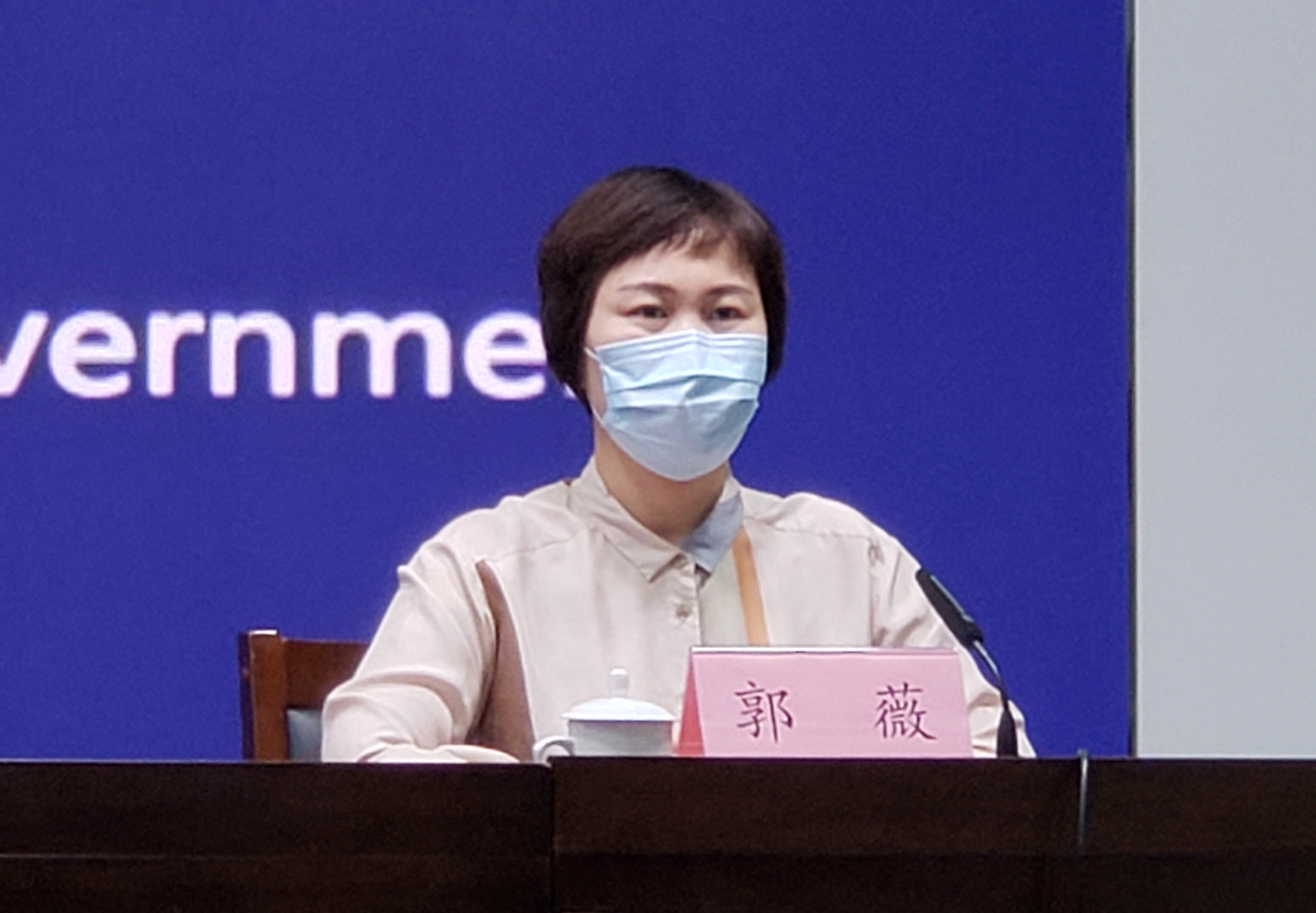 郑州市人民医院隔离区护士长,主管护师郭薇带领护理团队进入发热门诊