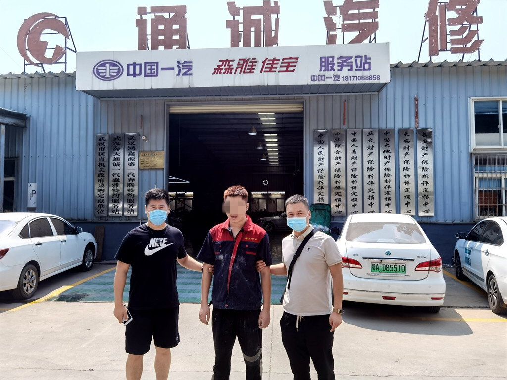 法制|男子网上招嫖被骗30万，中牟警方奔赴武汉抓获两名色情诈骗嫌疑人