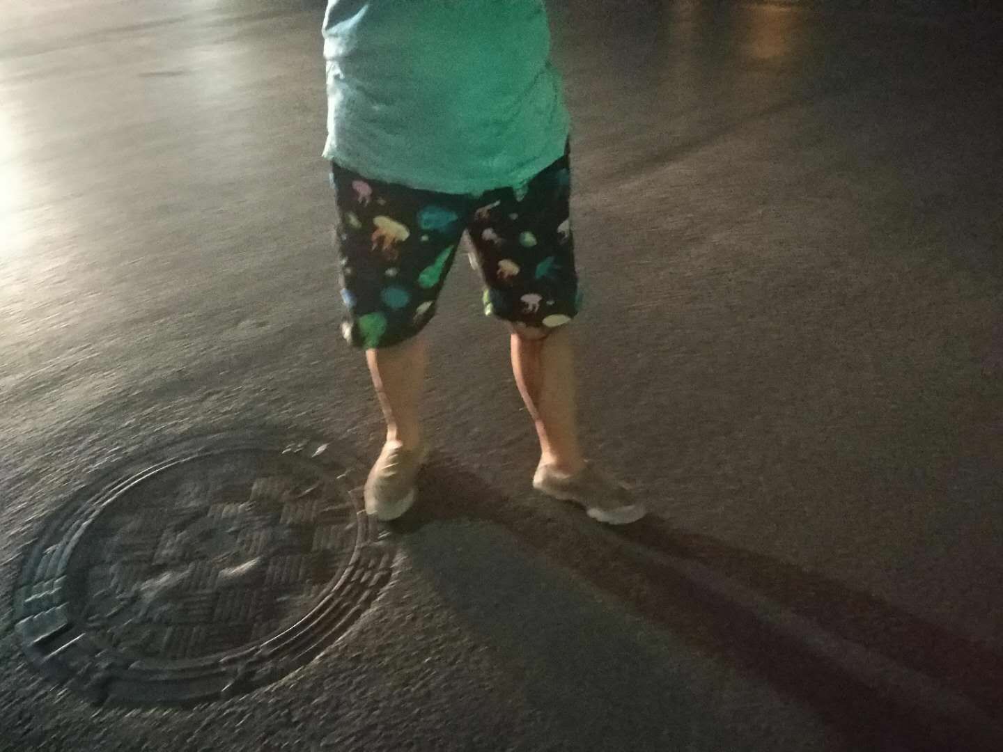 电动汽车|郑州街头两电动车相撞：逆行太危险！