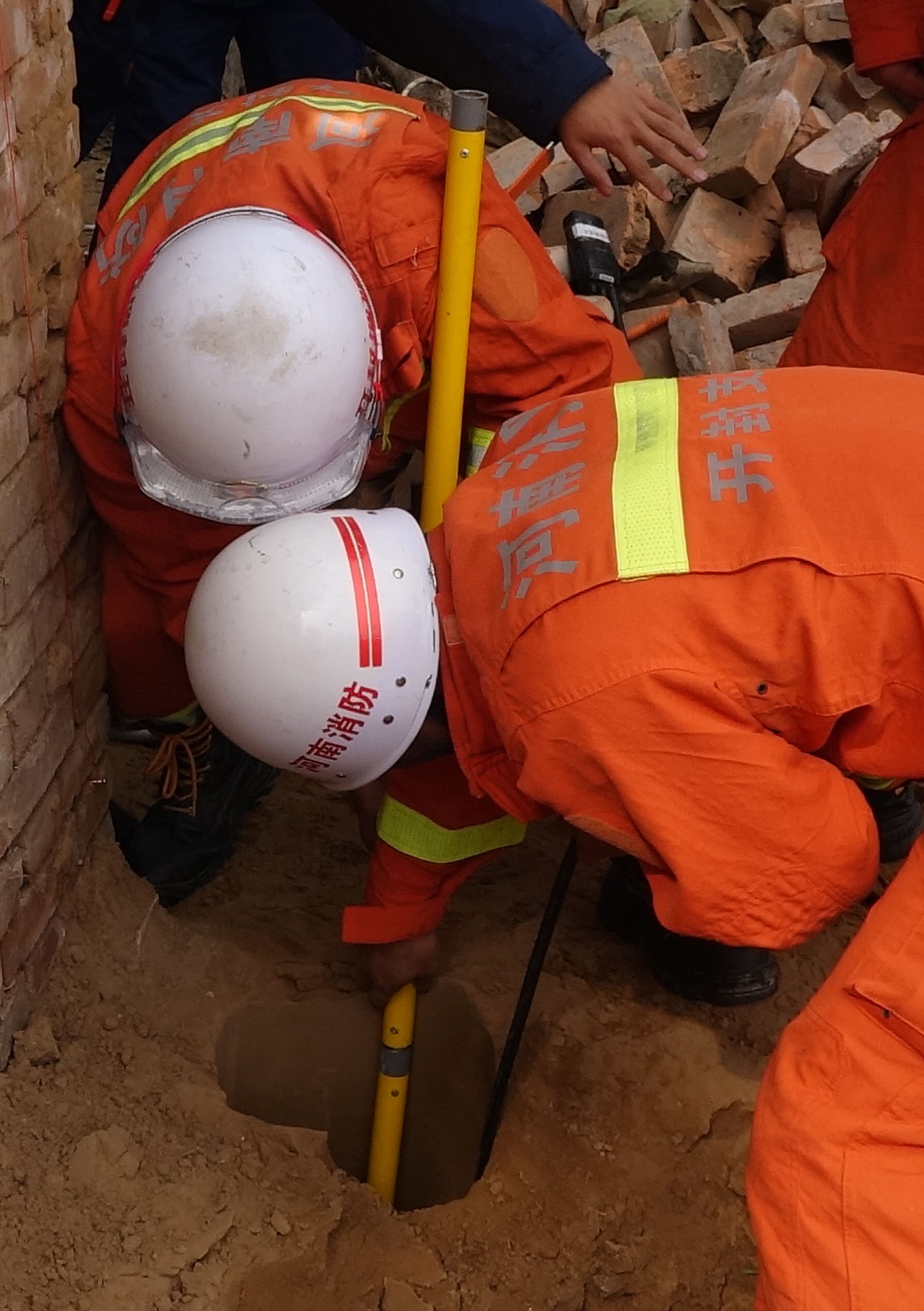 |开封尉氏：2岁娃走着走着不见了，地坑中传来哭啼声!