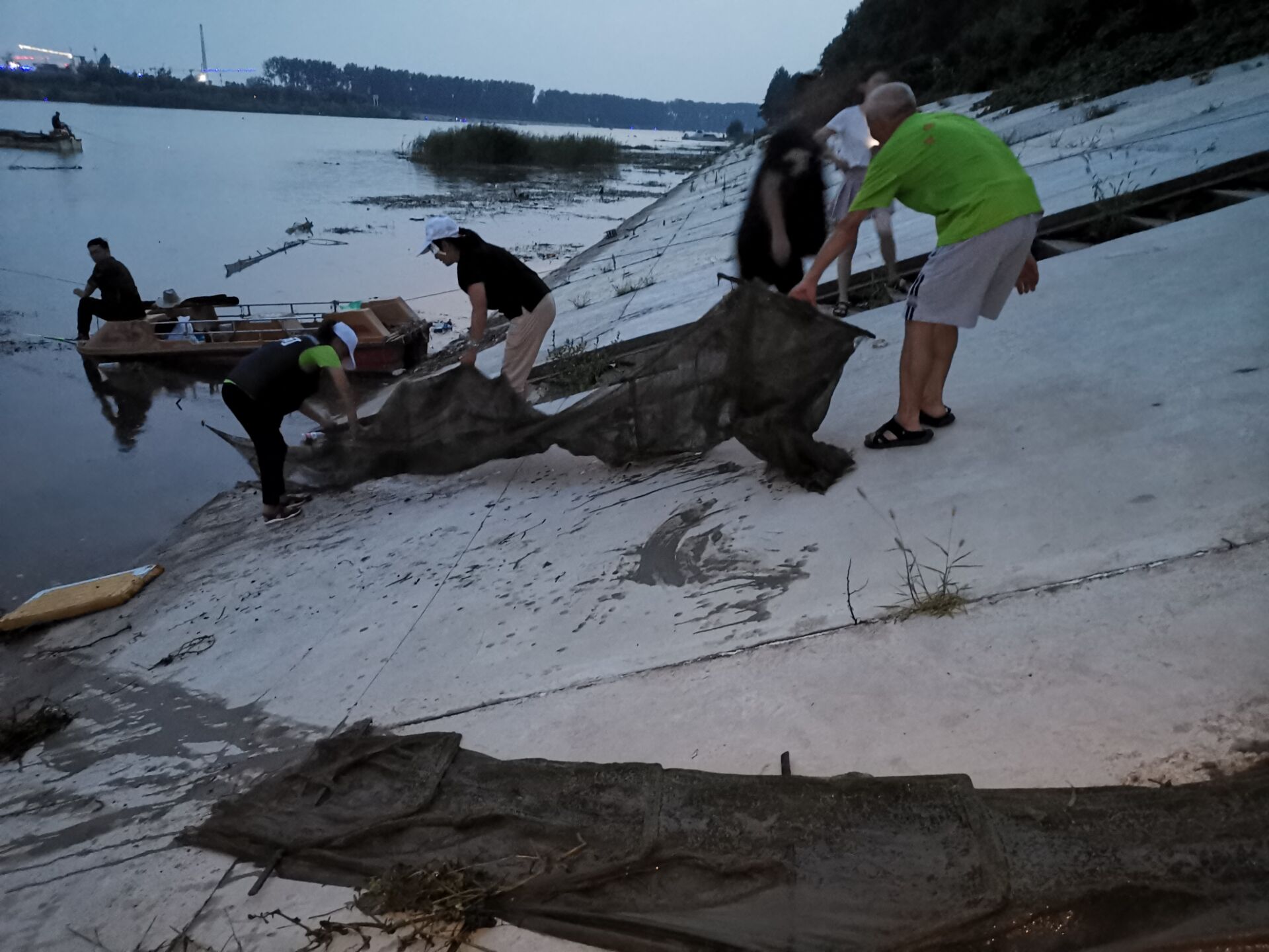 地笼|周口沙颍河内频现地笼 犹如布下鱼虾“绝命阵”