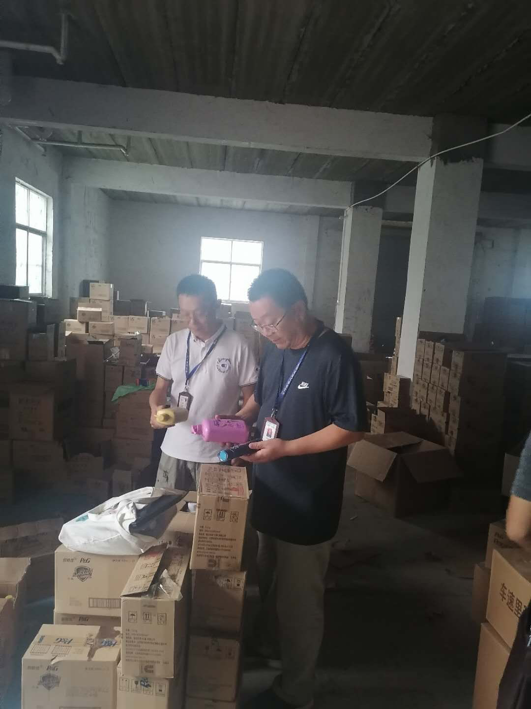 法制|郑州二七区端掉两个假冒洗化用品窝点