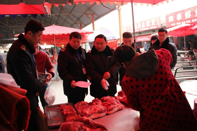 2018年2月安阳市汤阴县食品药品监督管理局检查节日肉制品市场2