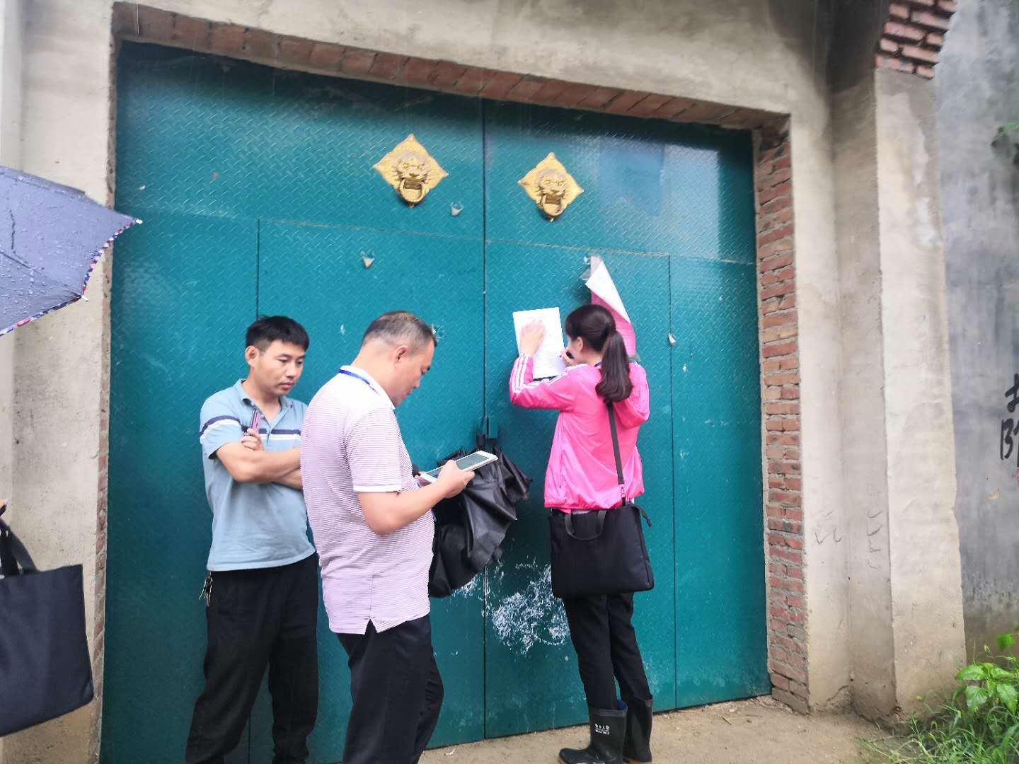 张雅|高强度工作10天 脱贫普查员累倒贫困户家中