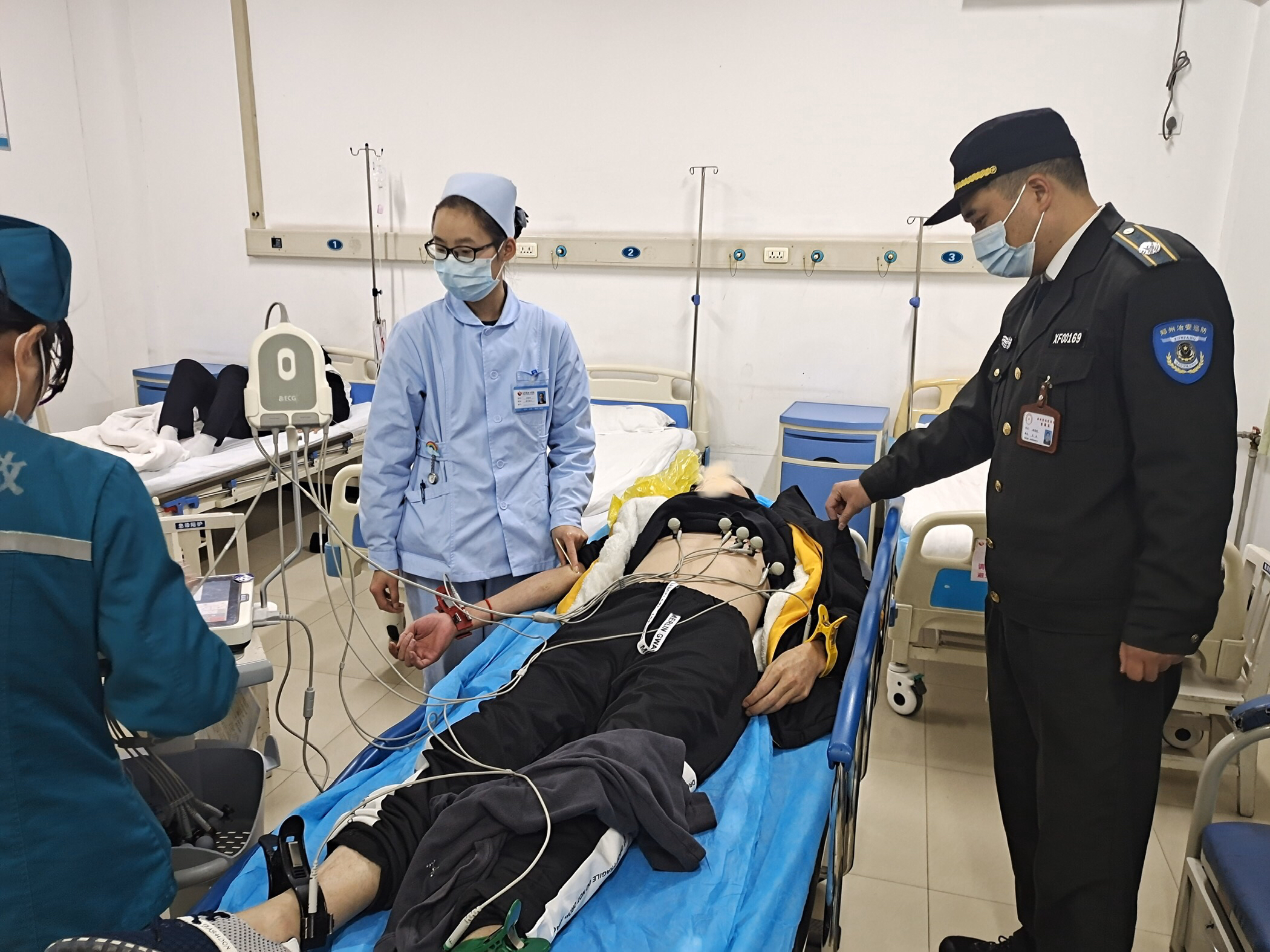 |与朋友喝了一夜仍未尽兴，又跑到便利店买酒继续喝，结果悲剧了！