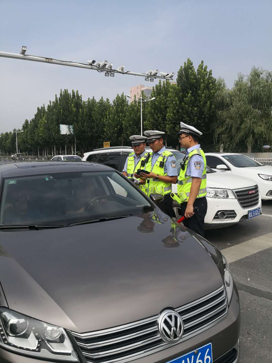 中牟|中牟交警“硬核”查违法，打出漂亮“组合拳