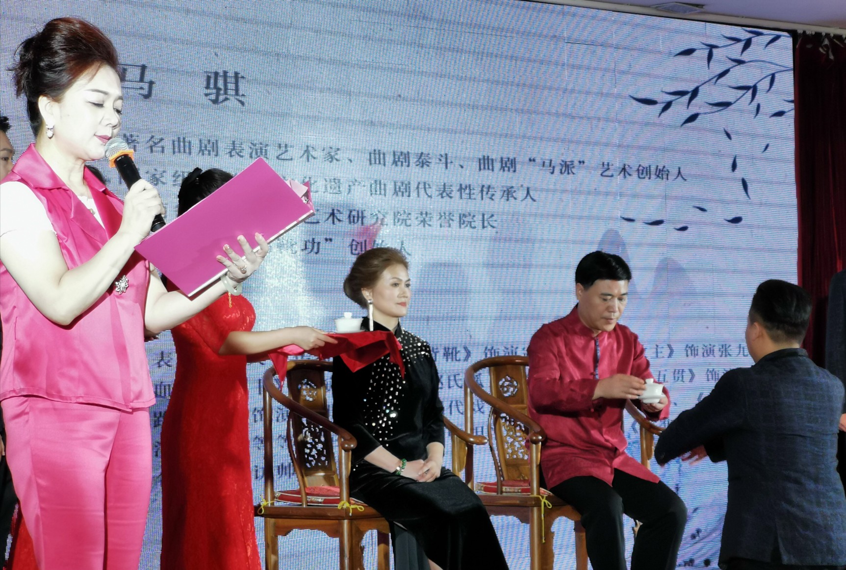 曲剧马派后浪来了曲剧名家李亚军携新收弟子唱响寇准背靴